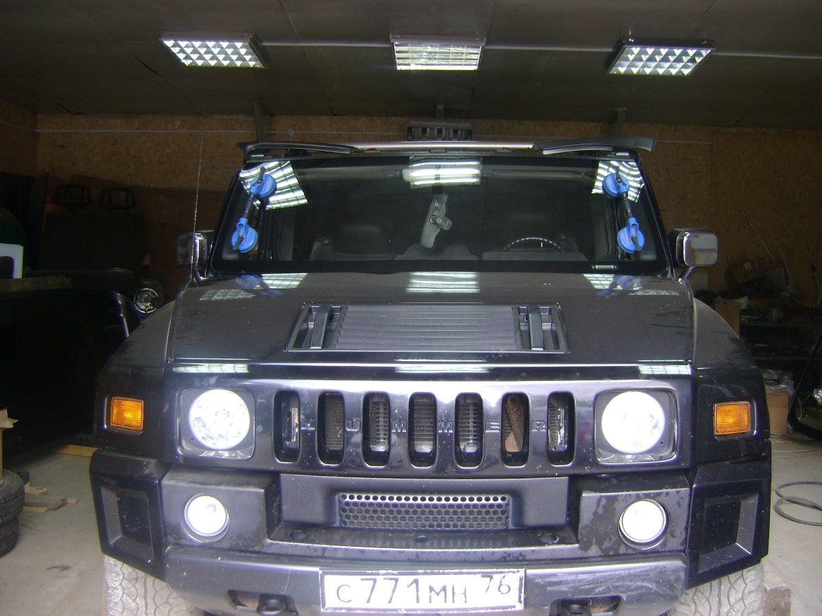 Вклейка лобового стекла Хаммер